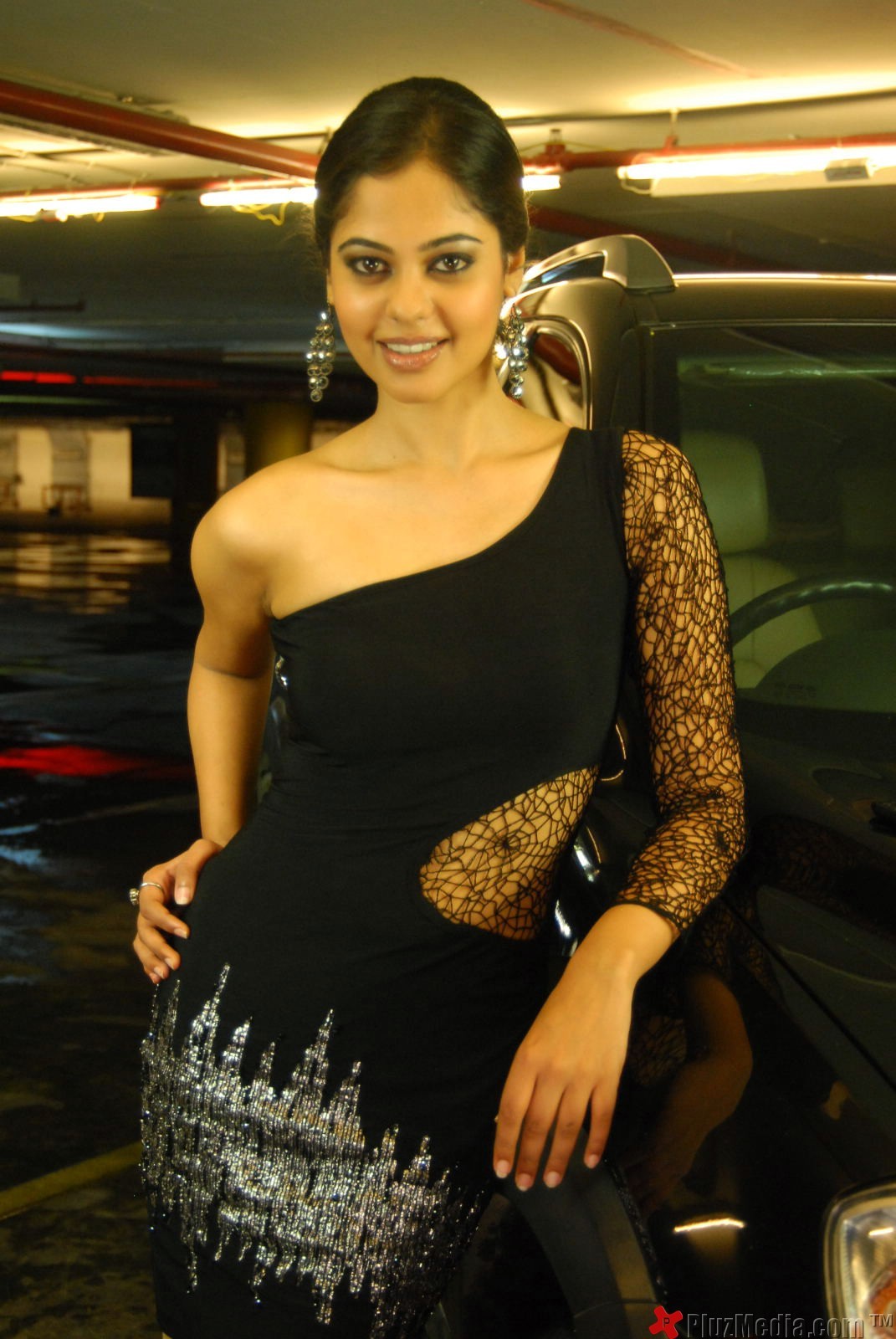 Bindhu Madhavi Hot Photo Shoot Pictures | Picture 93538